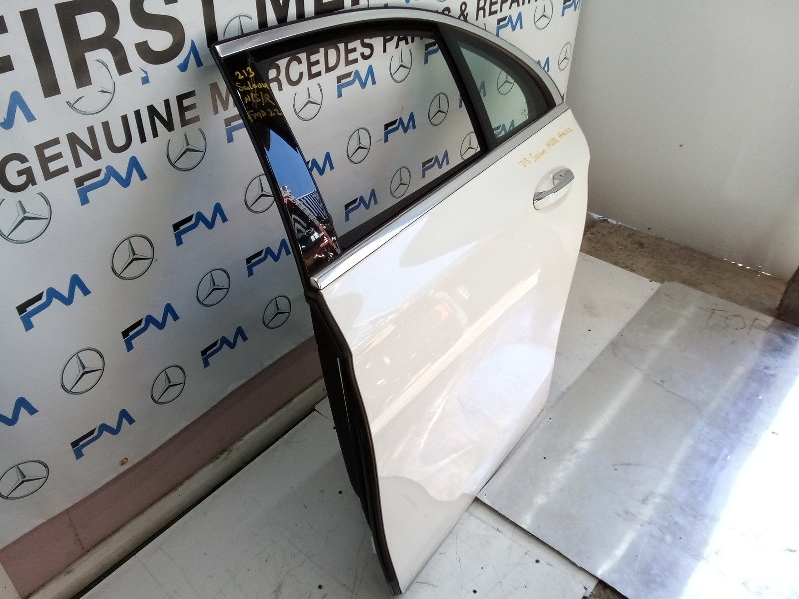 MERCEDES E CLASS W213 SALOON PASSENGER REAR DOOR (NEAR SIDE REAR) WHITE FMD22