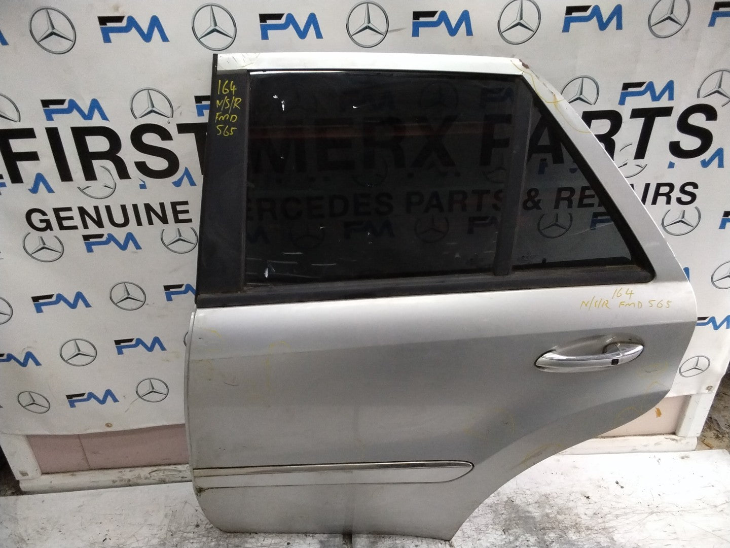 MERCEDES M-CLASS W164  PASSENGER REAR DOOR NSR GREY 2005-11 FMD565