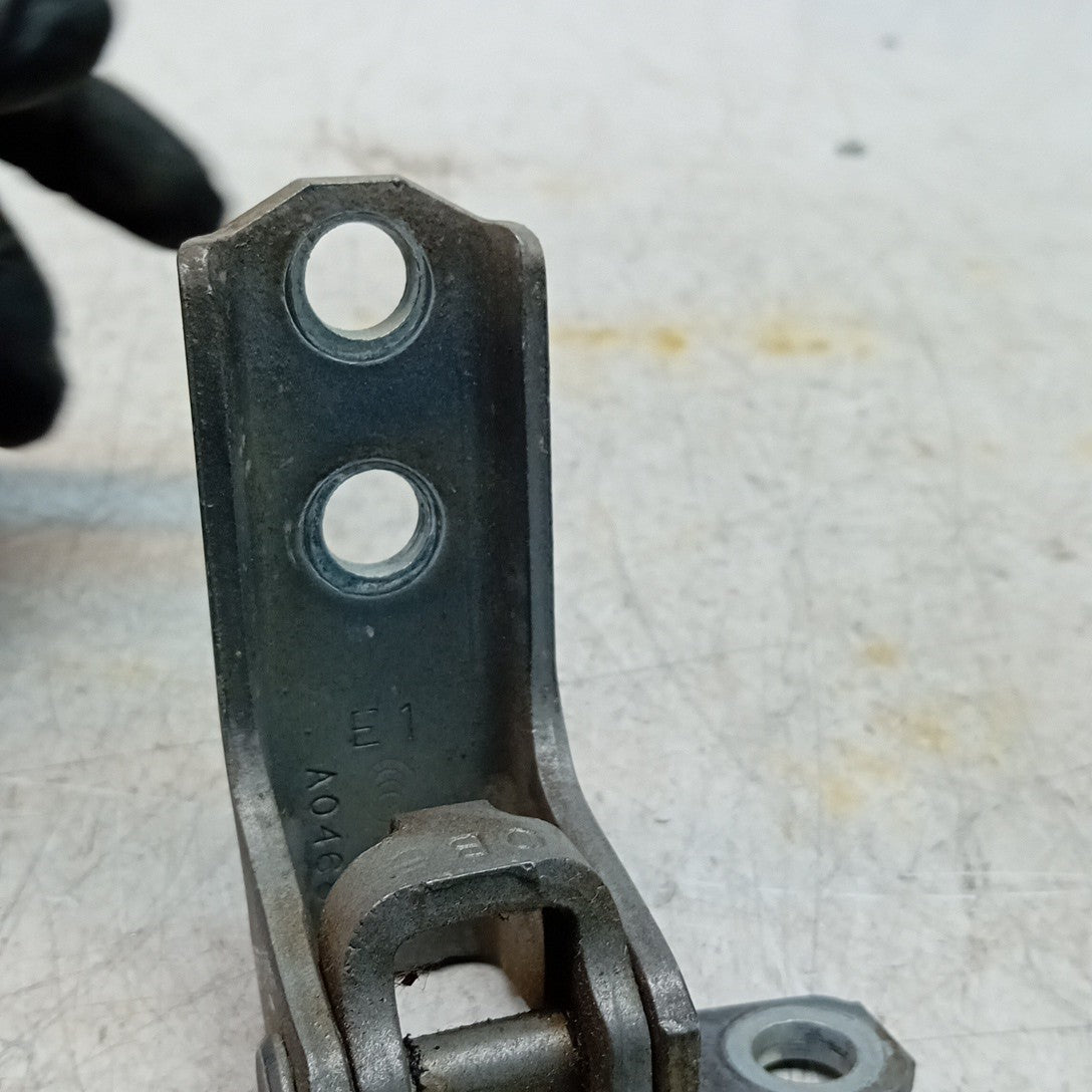 MITSUBISHI OUTLANDER MK3  FRONT DOOR HINGE PANEL E1 A046834 FM001645