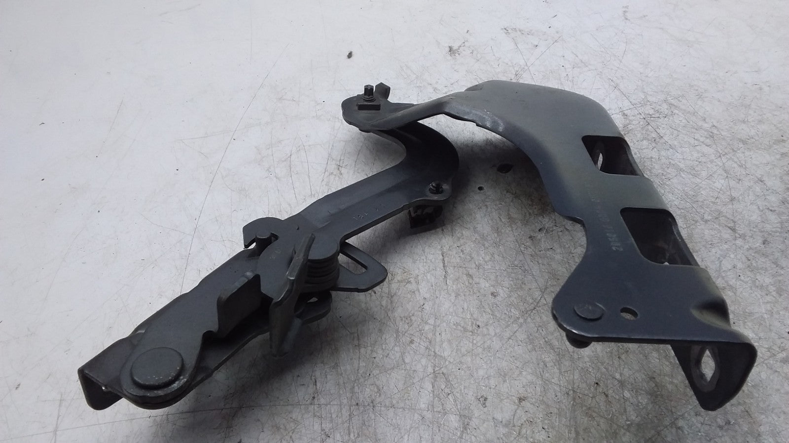 MERCEDES BENZ GLC W253 PASSENGER SIDE BONNET HINGE A2538800128 FMR424
