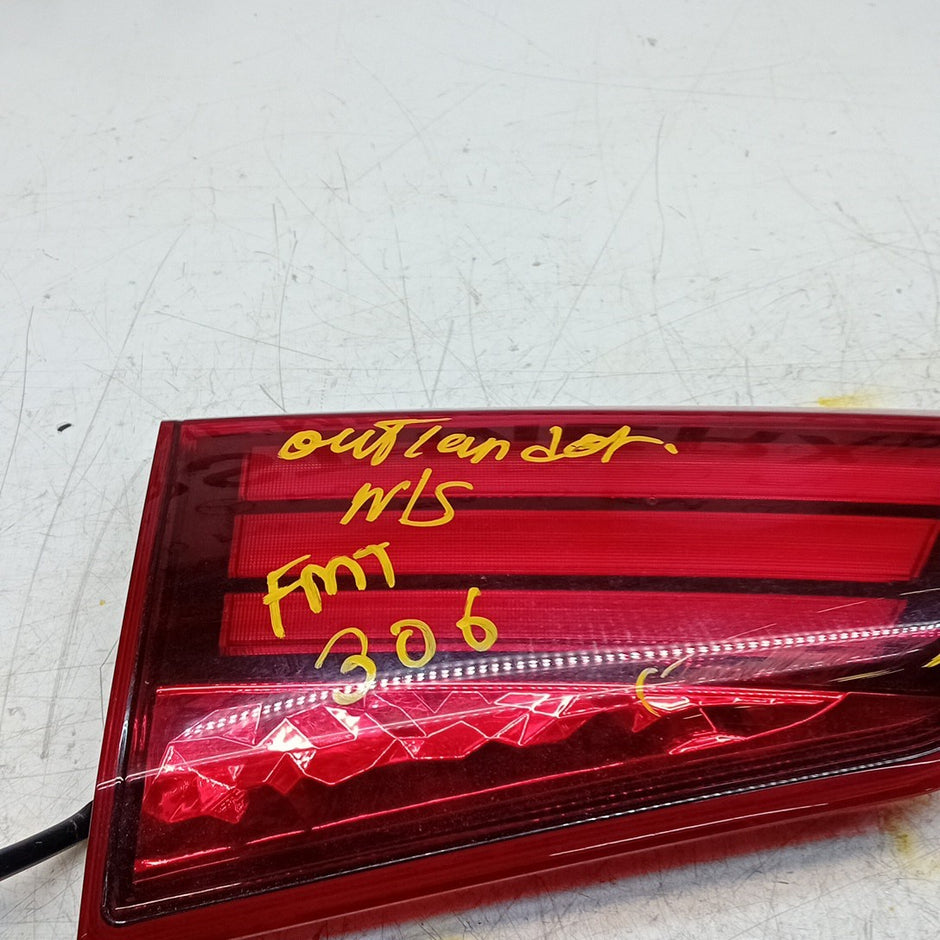 MITSUBISHI OUTLANDER MK3 PASSENGER SIDE LEFT REAR INNER TAIL LIGHT 2013 FMT306