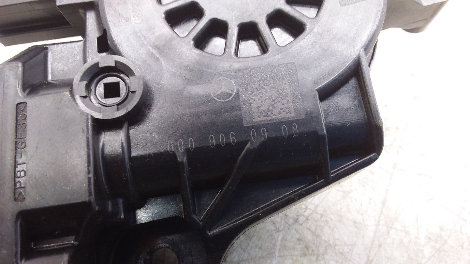 MERCEDES BENZ A-CLASS W177 WINDOW REGULATOR REAR RIGHT A0009060908 FMR421