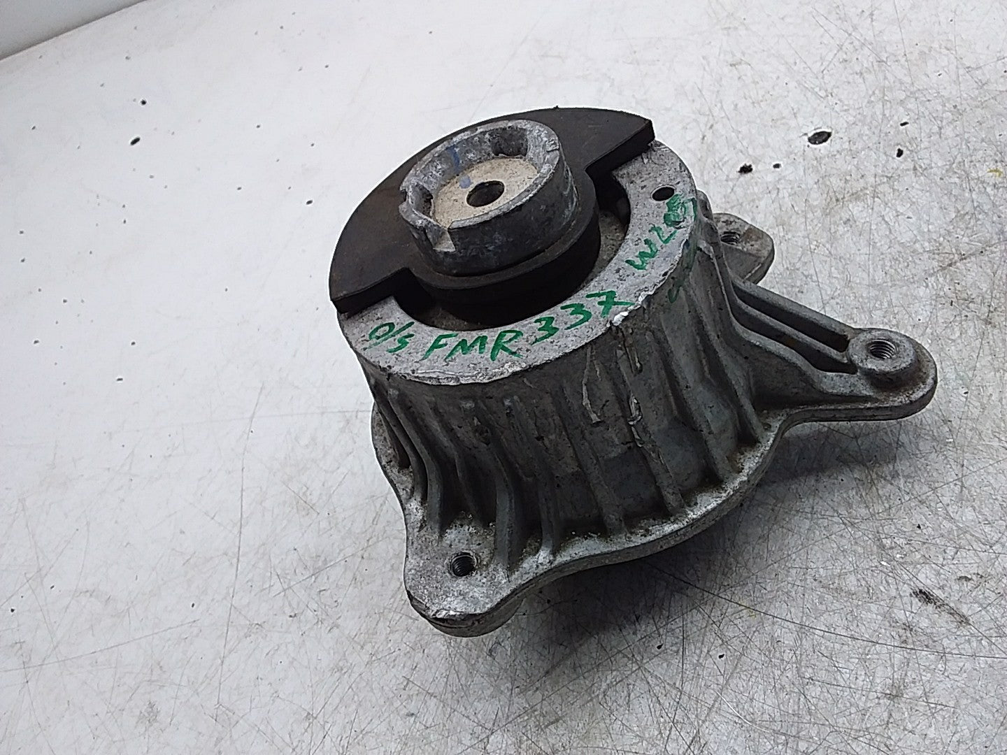 MERCEDES BENZ C-CLASS W205  ENGINE MOUNT RIGHT OS A2052407700 FMR337
