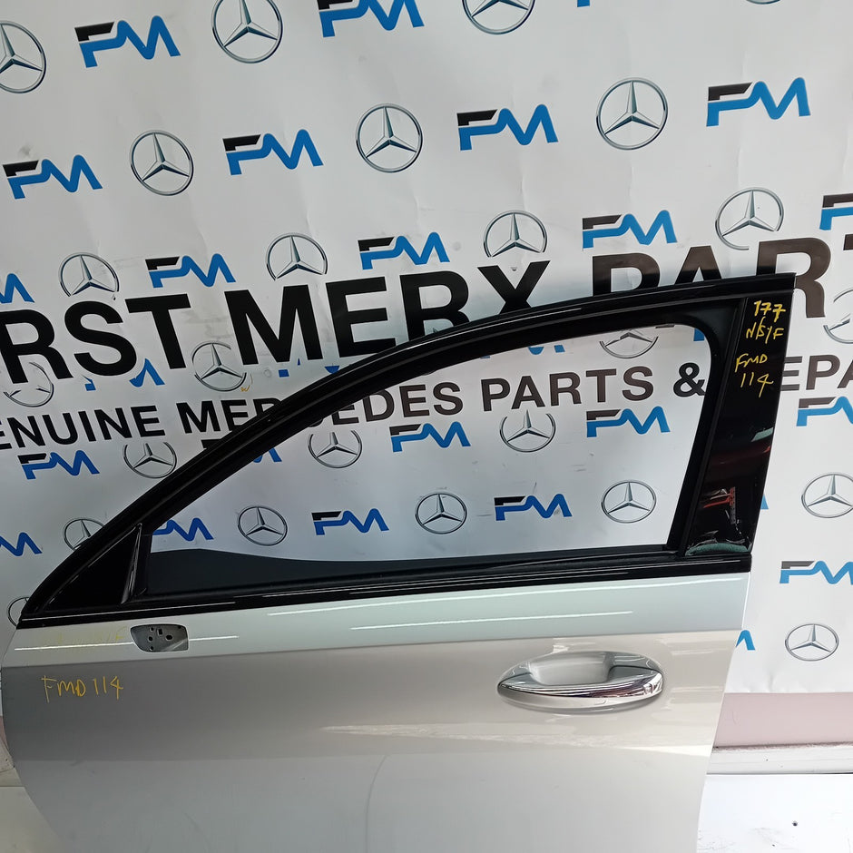 MERCEDES  A-CLASS W177 PASSENGE SIDE FRONT DOOR N/S/F COMPLETE SILVER FMD114