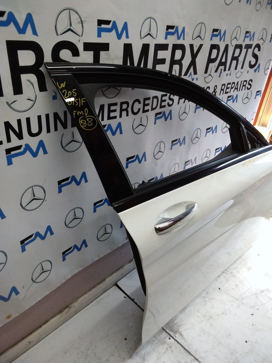 MERCEDES BENZ C-CLASS W205 DRIVER SIDE FRONT DOOR O/S/F COMPLETE WHITE  FMD88