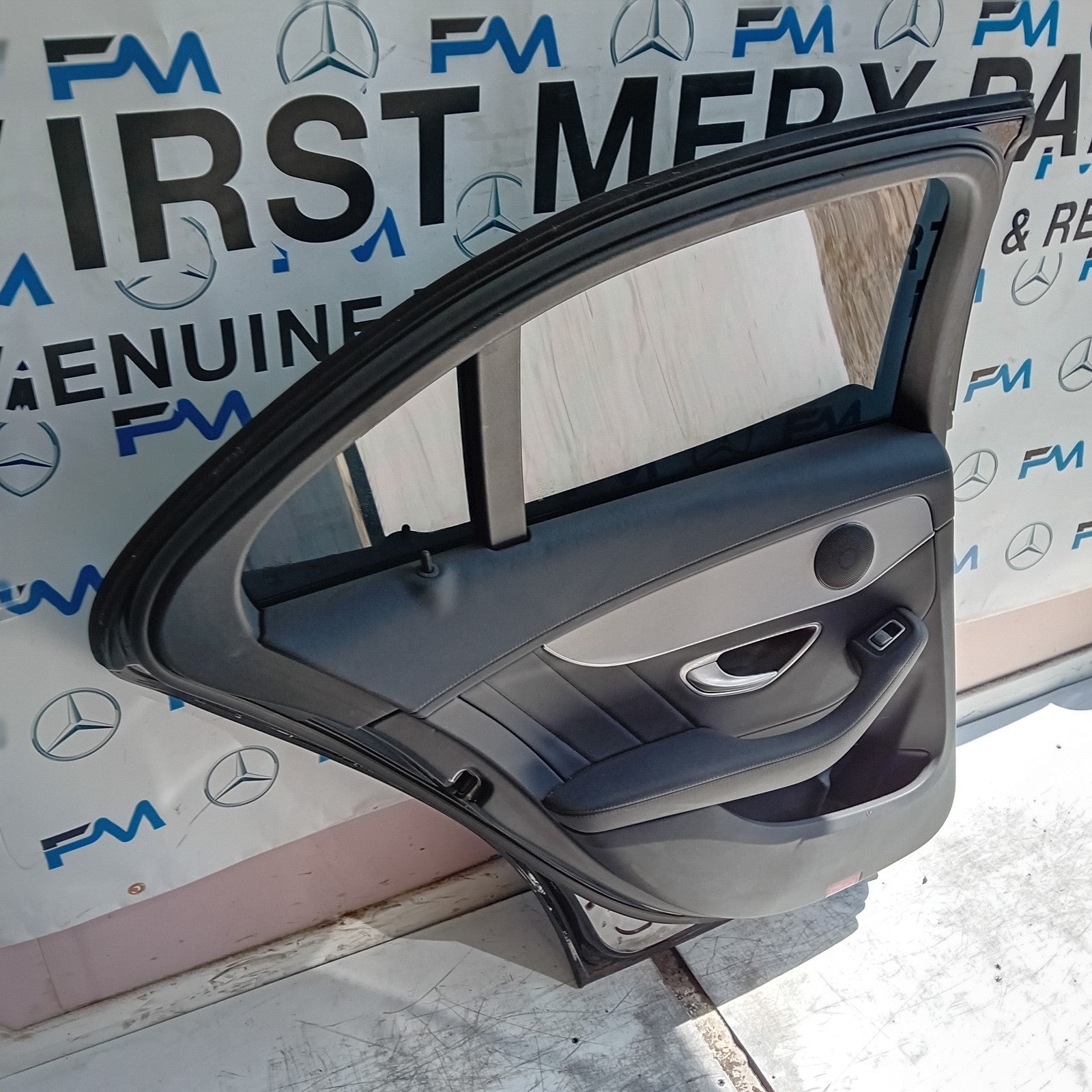 MERCEDES C-CLASS W205 SLN PASSENGER REAR DOOR NSR BLACK 2014 ON COMPLETE FMD428