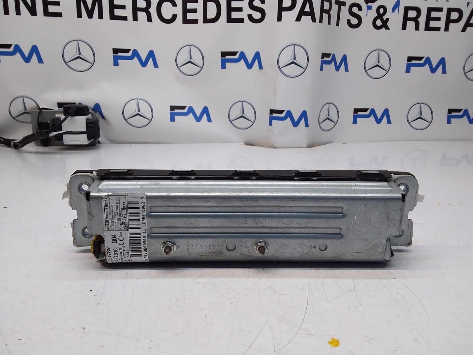 2016 MERCEDES BENZ C-CLASS W205 DRIVER SIDE KNEE AIRBAG A2058600302 FM00335