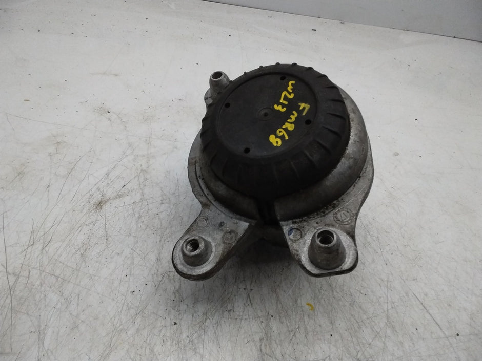 MERCEDES BENZ  E-CLASS W213 ENGINE SUPPORT BRACKET LEFT A2132400500 FMR68