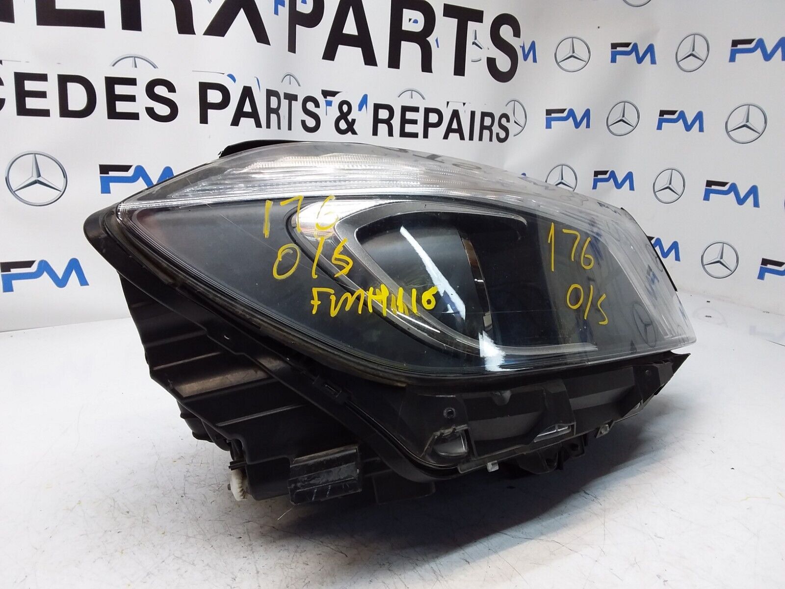 2015 MERCEDES A-CLASS W176 HEADLIGHT DRIVER SIDE OS A1768204561 FMH116 (Damaged)