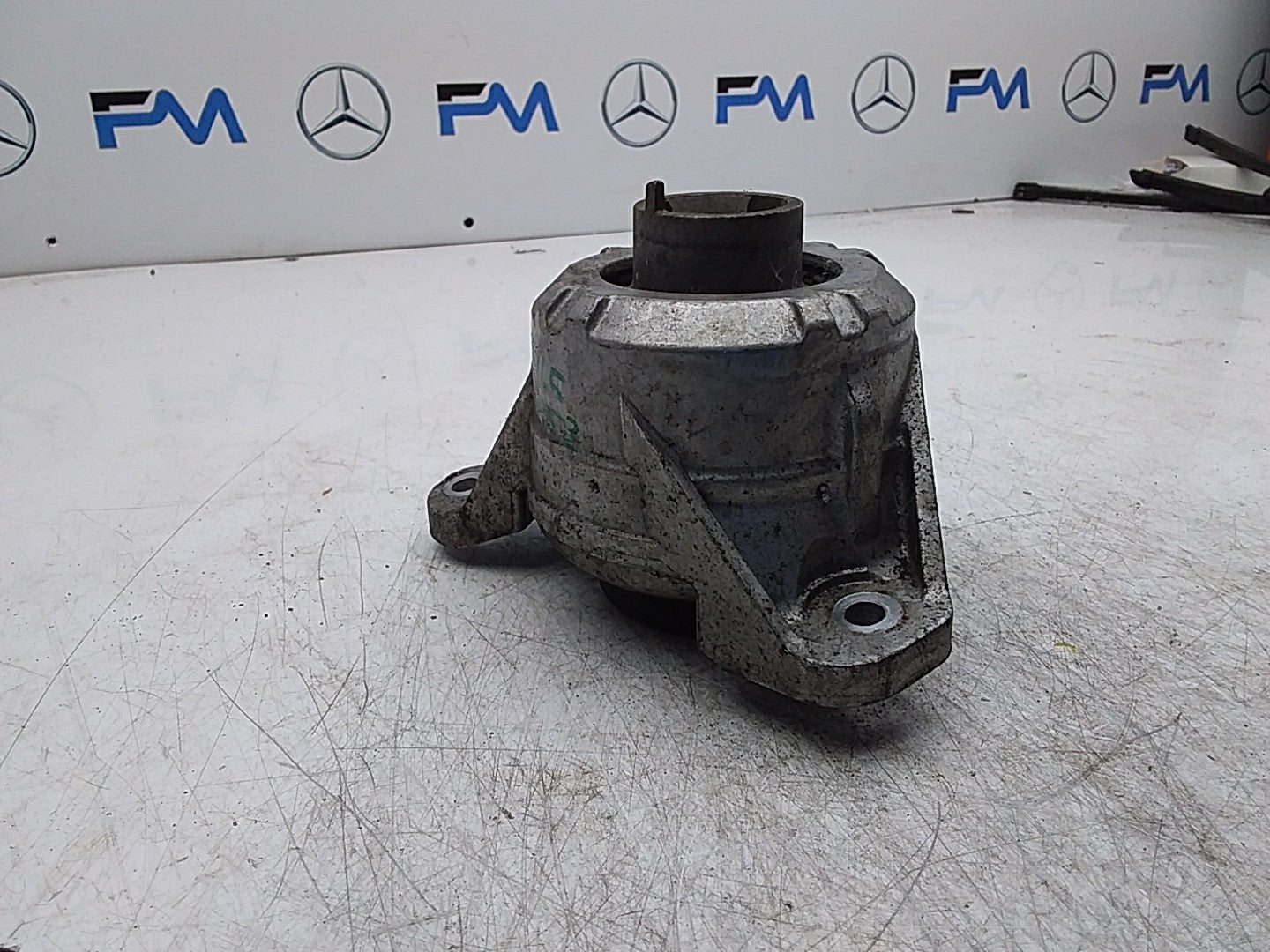 MERCEDES BENZ  GLC C253  ENGINE MOUNT LEFT NS A2532402400 FMR335