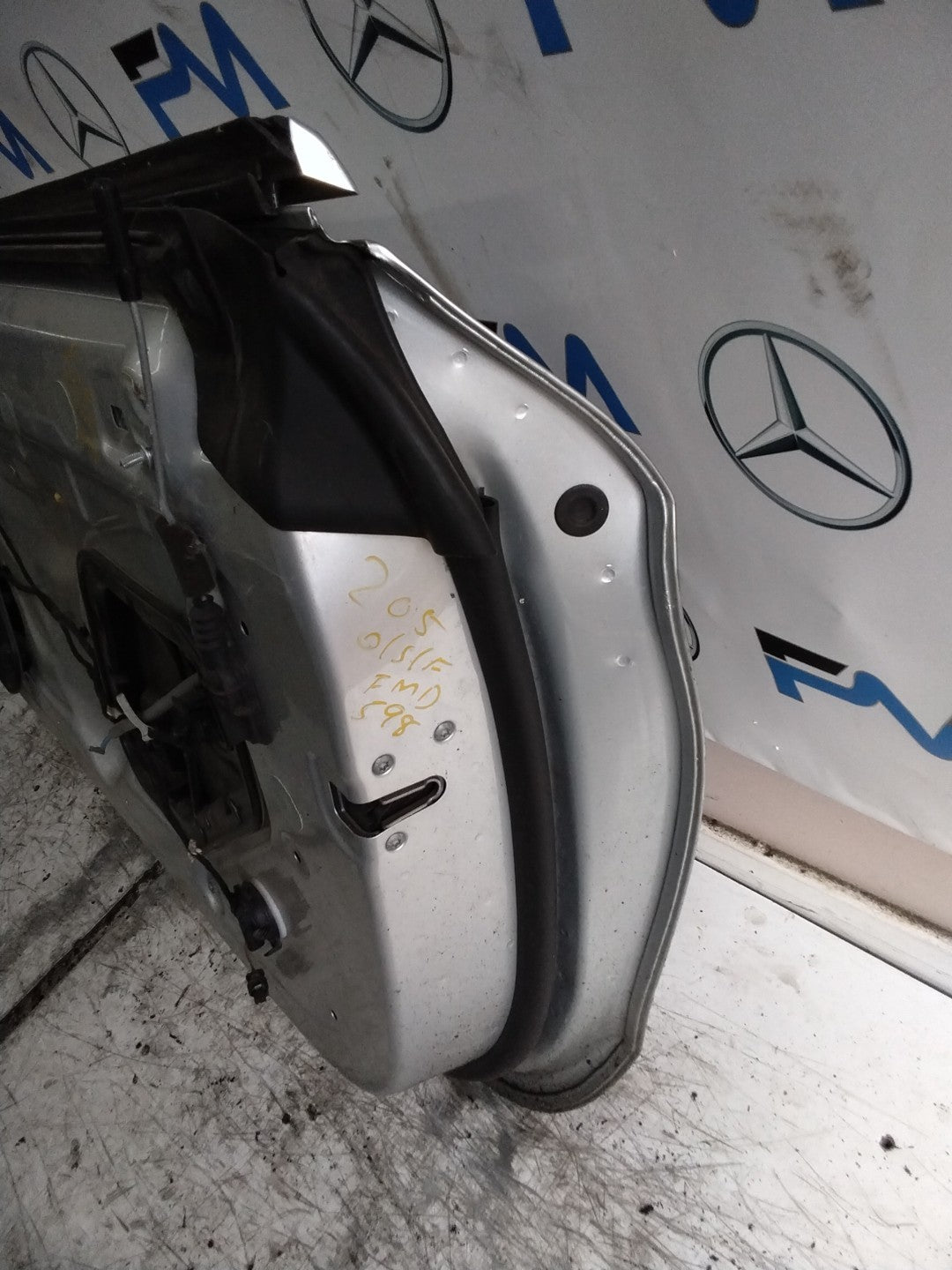 MERCEDES BENZ  C-CLS W205 DRIVER FRONT DOOR OSF SILVER 2014-21  FMD598