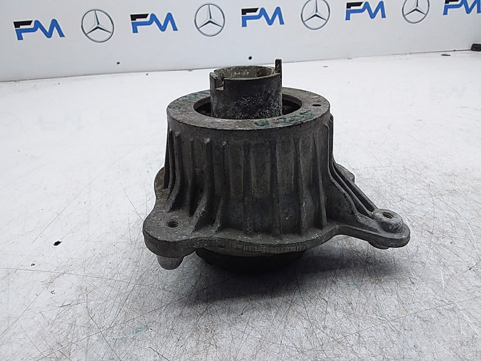 MERCEDES BENZ  C-CLASS W205  ENGINE MOUNT RIGHT OS A2052406717 FMR325