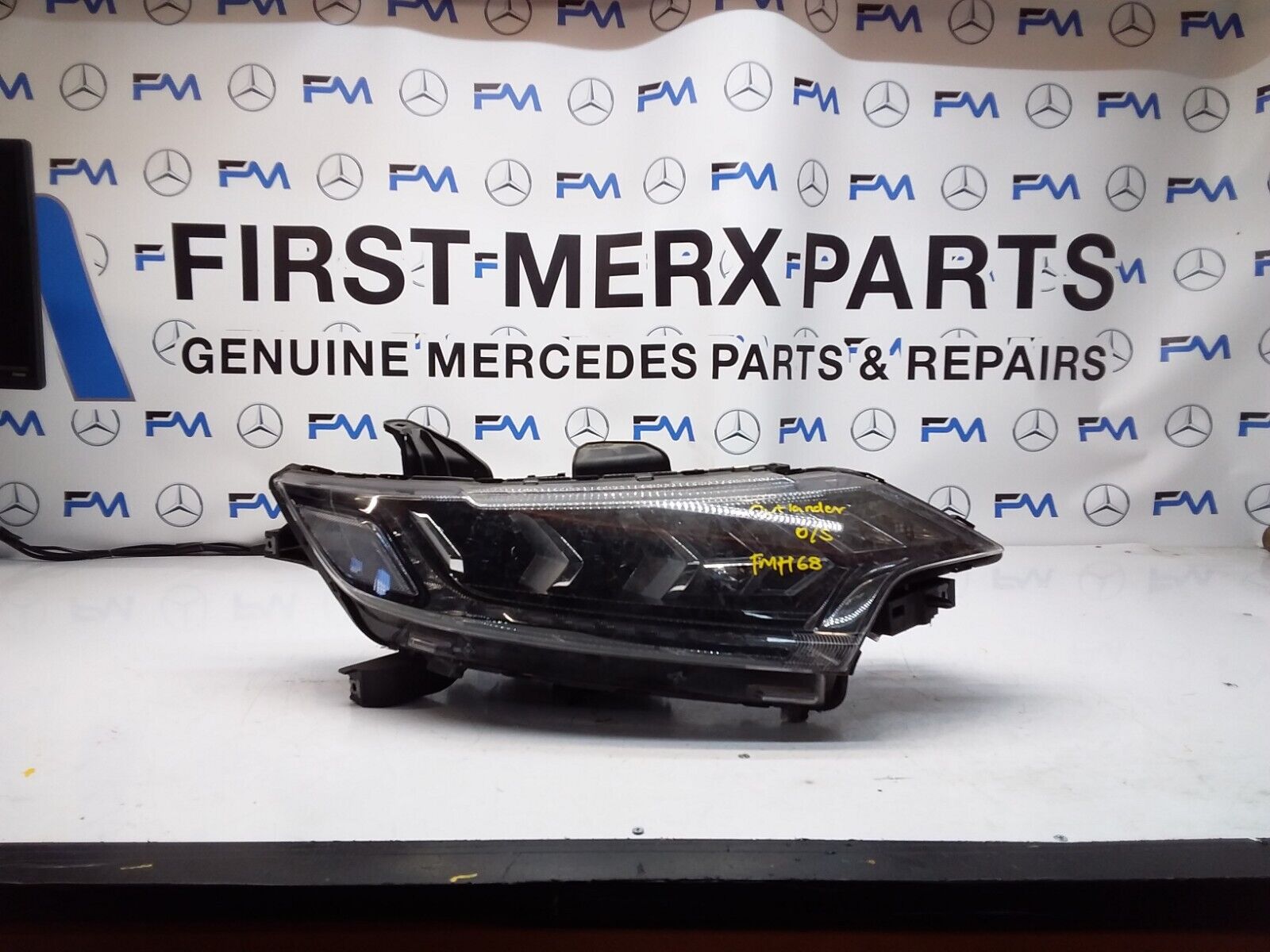 MITSUBISHI OUTLANDER MK3 2018 HEADLIGHT DRIVER SIDE LEFT R009A Z8CX FMH68