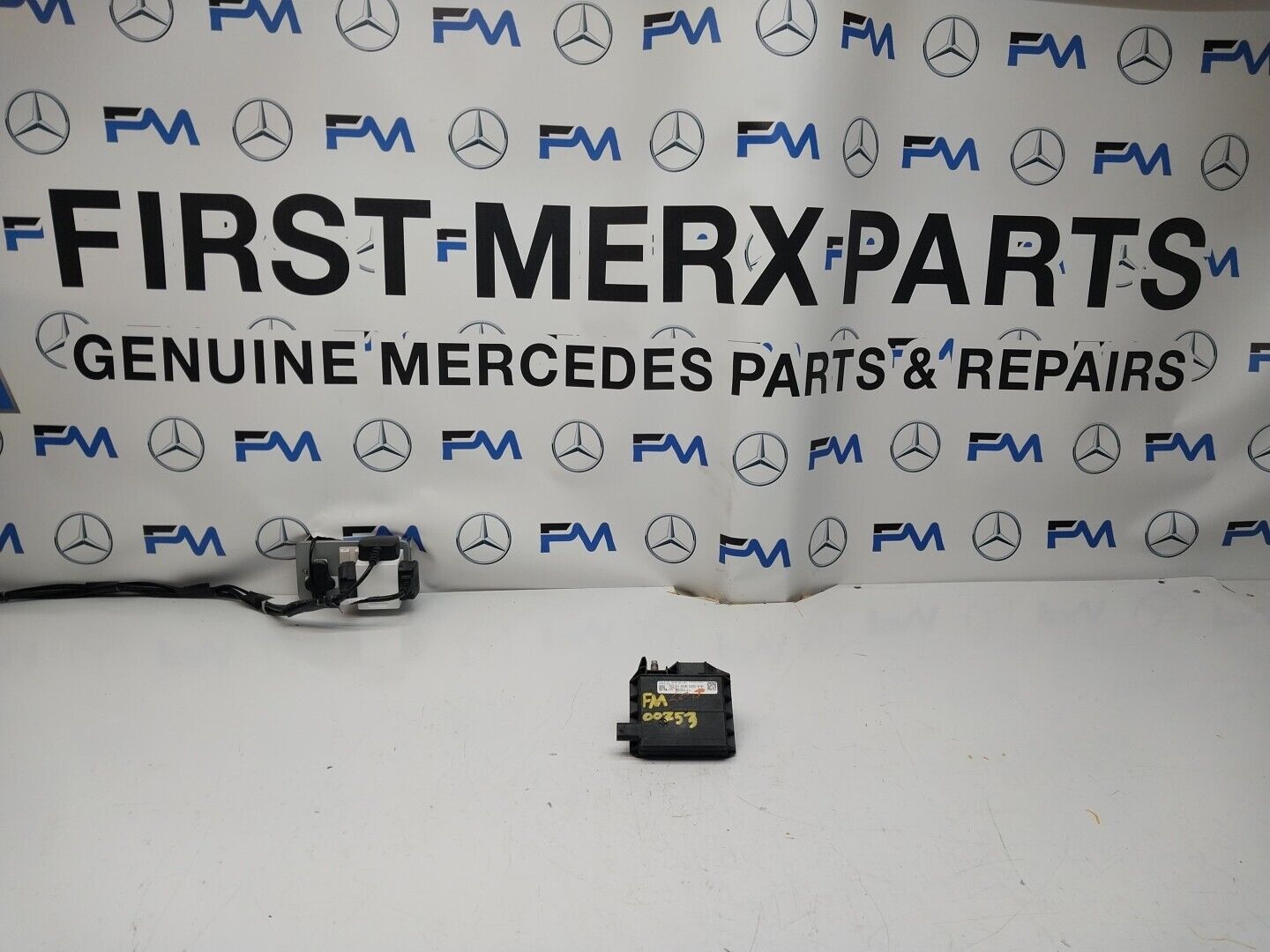 Mercedes W213 W205 W218 W238 W253 Negative Battery Tray Clamp A0009061505FM00253