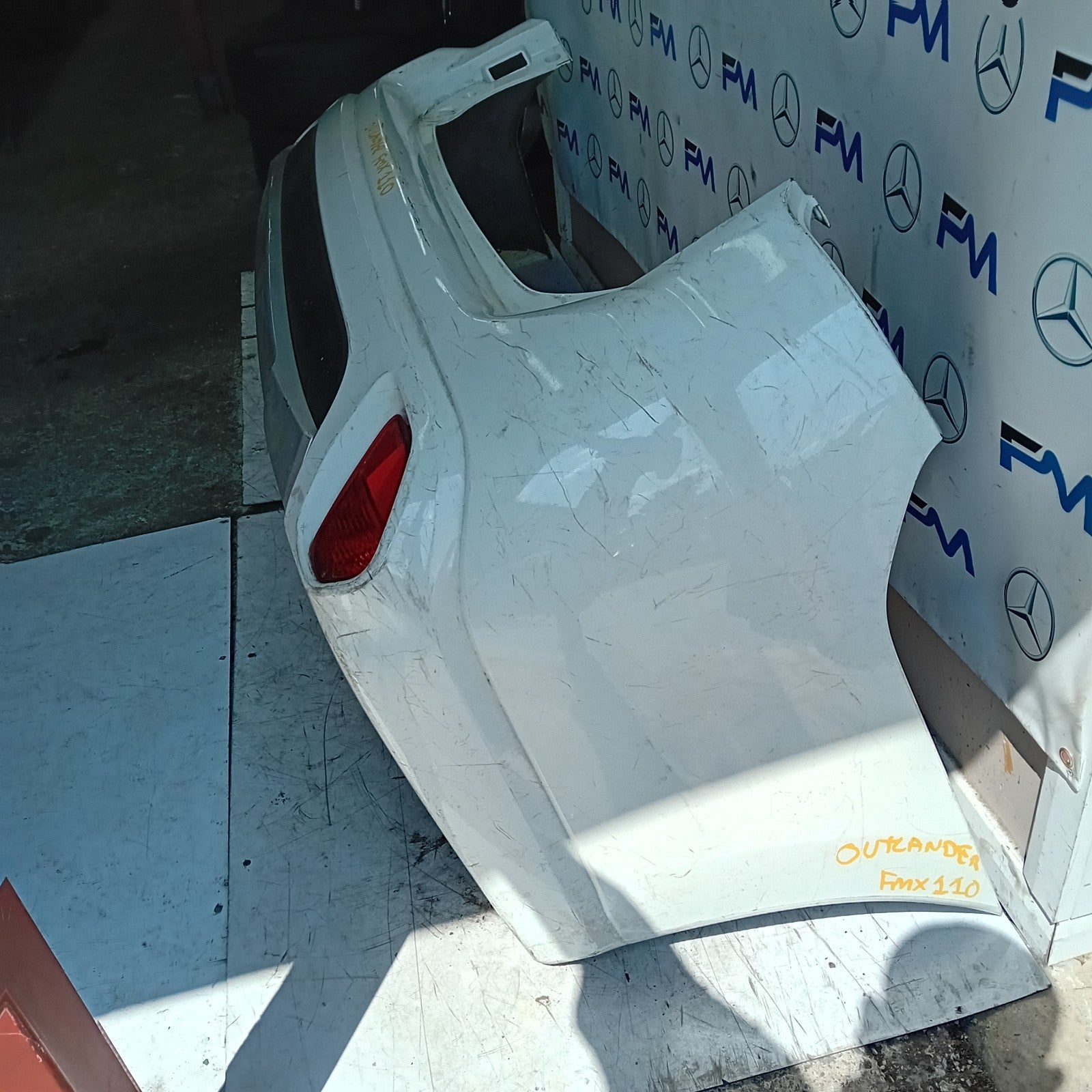 MITSUBISHI OUTLANDER MK3 REAR BUMPER WHITE 2013 COMPLETE FMX110