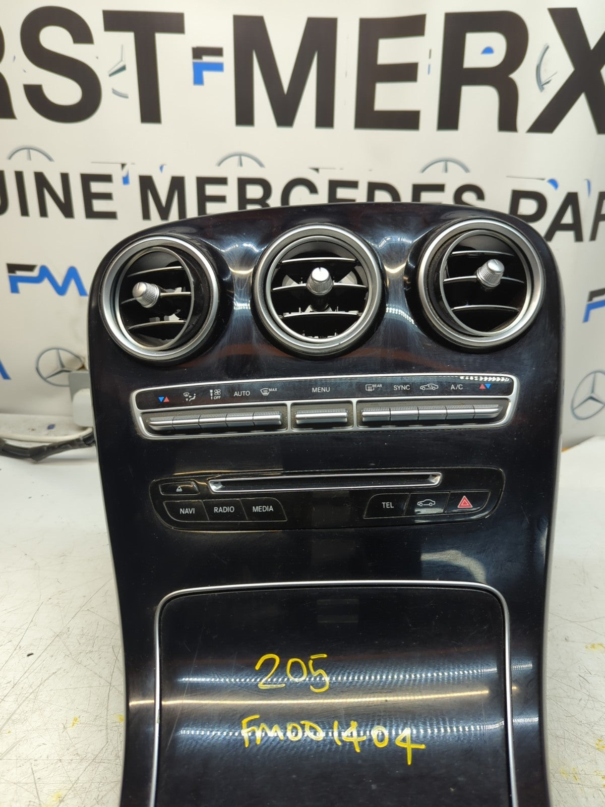  MERCEDES E-CLASS W205 CENTRE CONSOLE + 3 AIR VENT A2054402032 FM001404