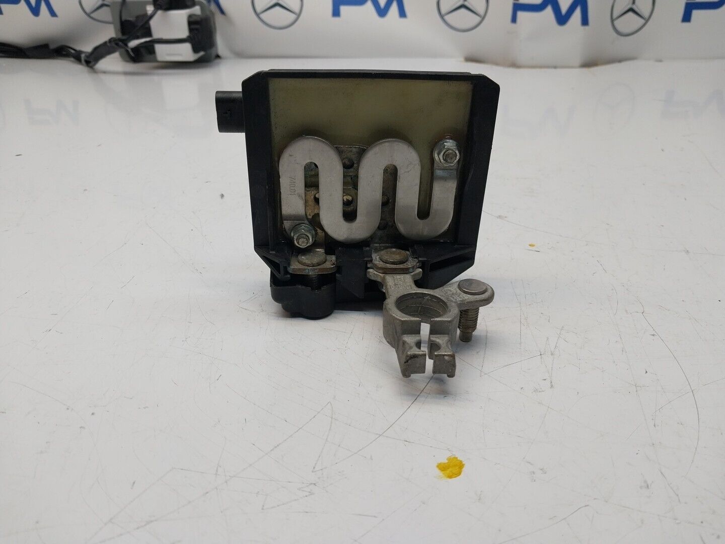 Mercedes W213 W205 W218 W238 W253 Negative Battery Tray Clamp A0009061505FM00252