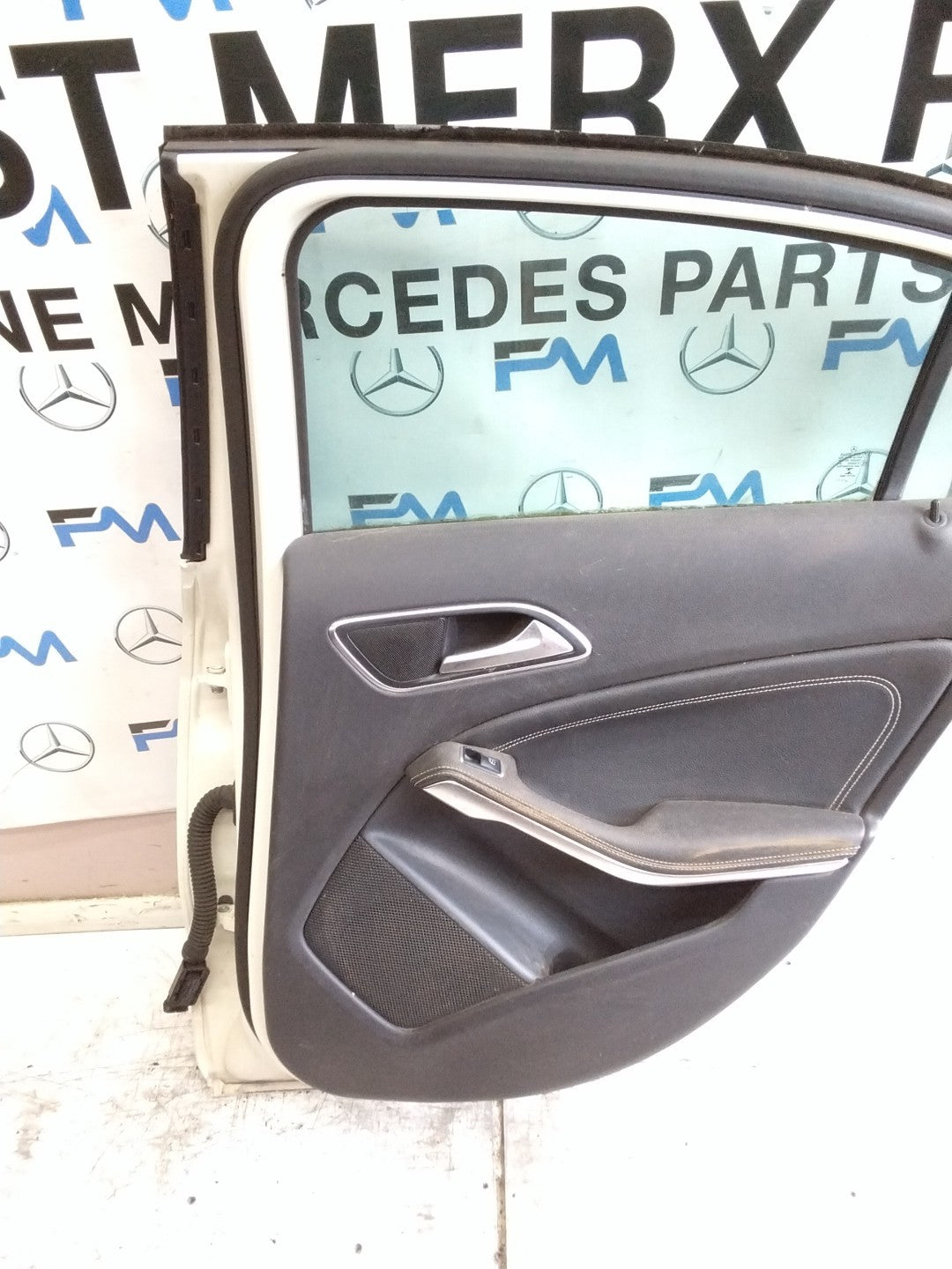 MERCEDES C-CLASS W176 DRIVER REAR DOOR OSR WHITE 2012-18 COMPLETE FMD323