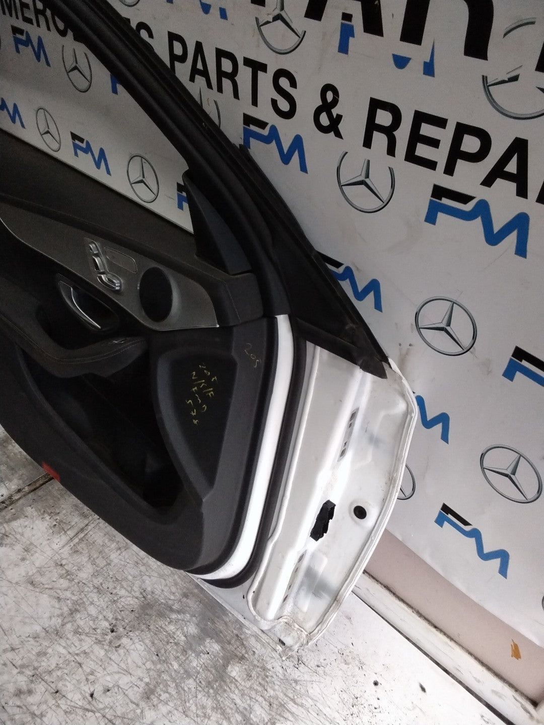 MERCEDES C-CLS W205 SLN PASSENGER FRONT DOOR NSF WHITE 2014-21 COMPLETE FMD578