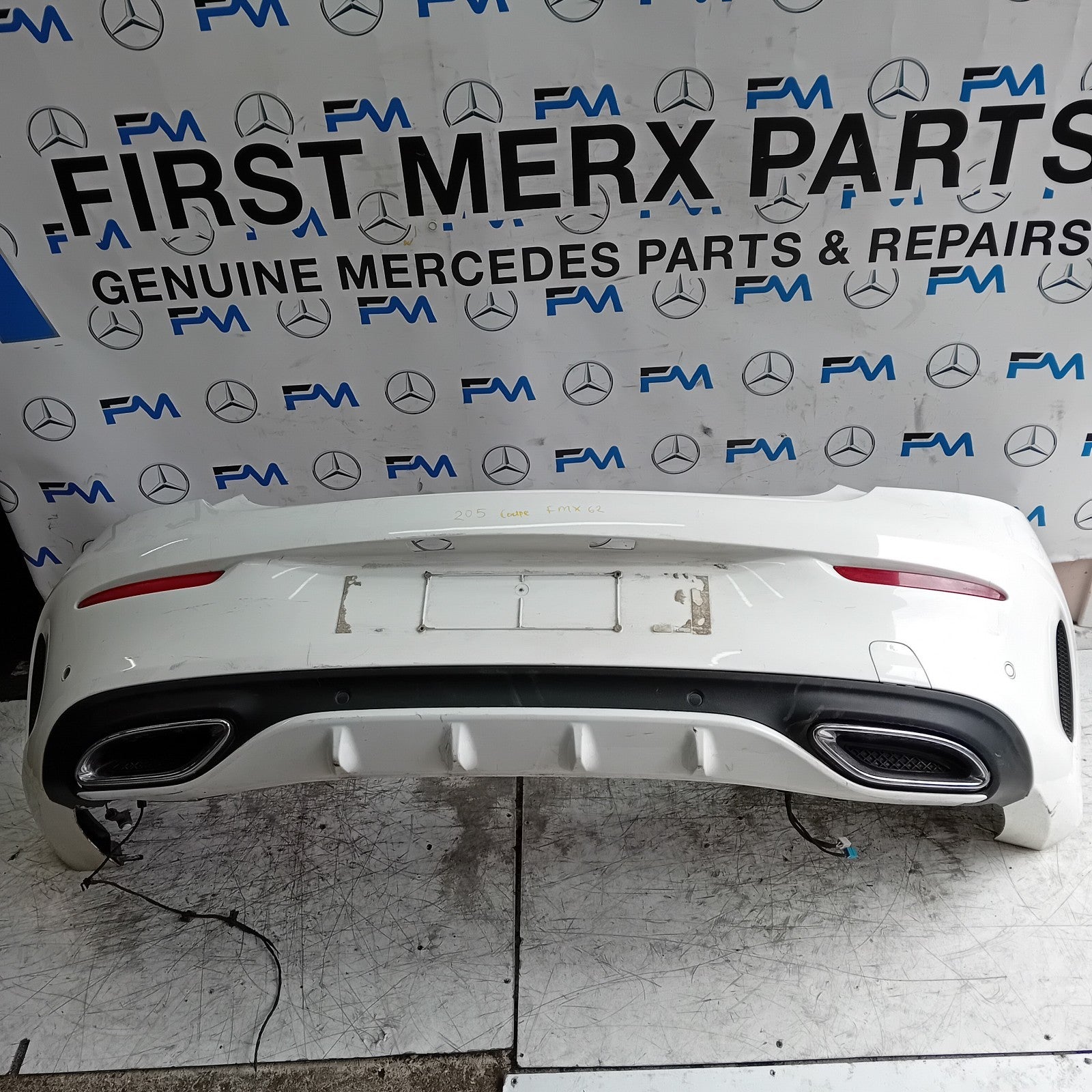 MERCEDES BENZ C-CLASS W205 COUPE REAR BUMPER 2015 WHITE COMPLETE FMX62