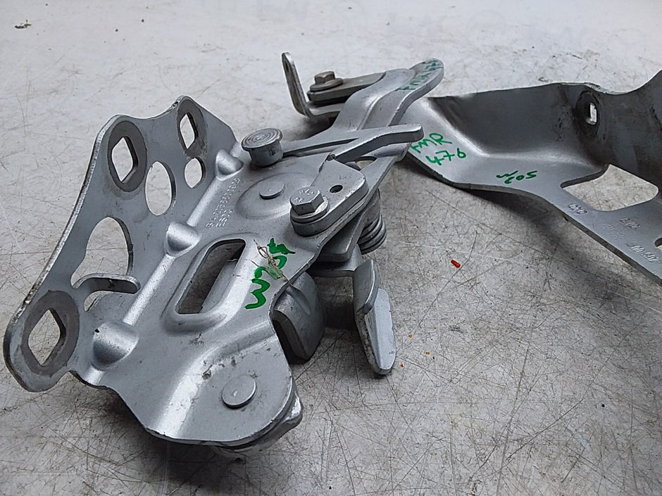 MERCEDES BENZ  C-CLASS W205 BONNET HINGE RIGHT DRIVER SIDE A2058800928 FMR476