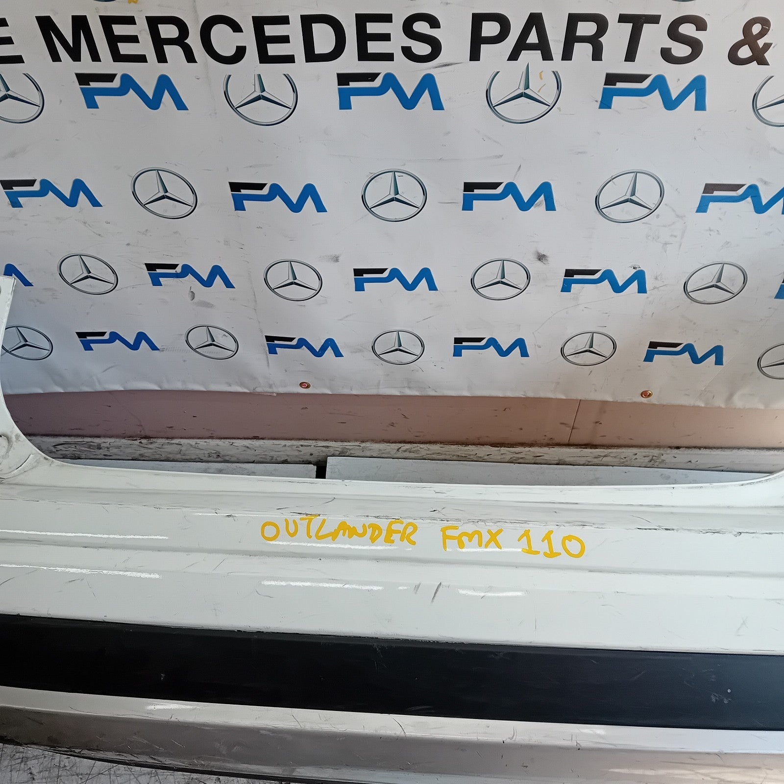 MITSUBISHI OUTLANDER MK3 REAR BUMPER WHITE 2013 COMPLETE FMX110