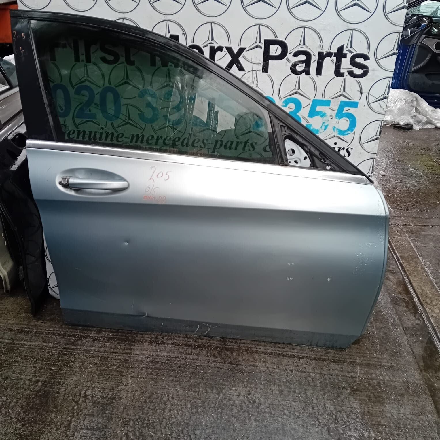 MERCEDES BENZ C-CLASS  W205  DRIVER SIDE FRONT DOOR ( OFF SIDE FRONT )