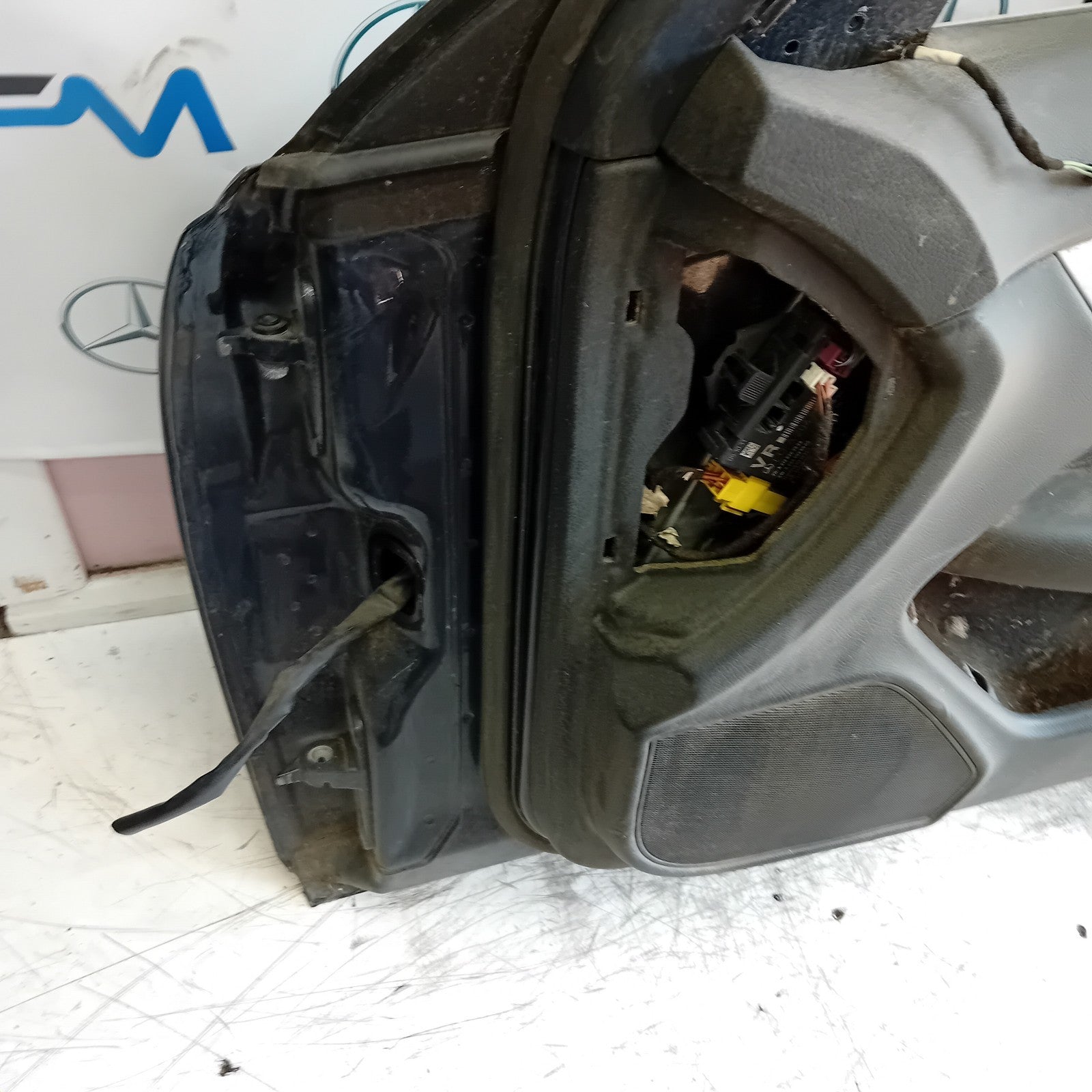 MERCEDES BENZ C-CLASS W212 DRIVER FRONT DOOR OSF 2012 GREY FMD524