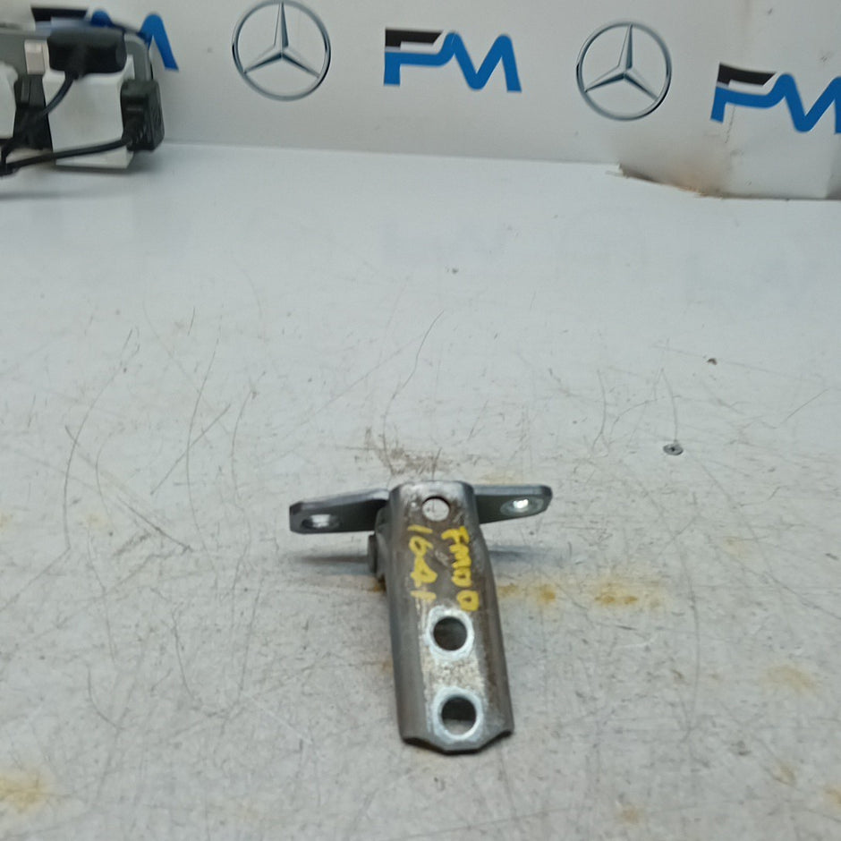 MITSUBISHI OUTLANDER MK3  FRONT DOOR HINGE PANEL E1 A046834 FM001641