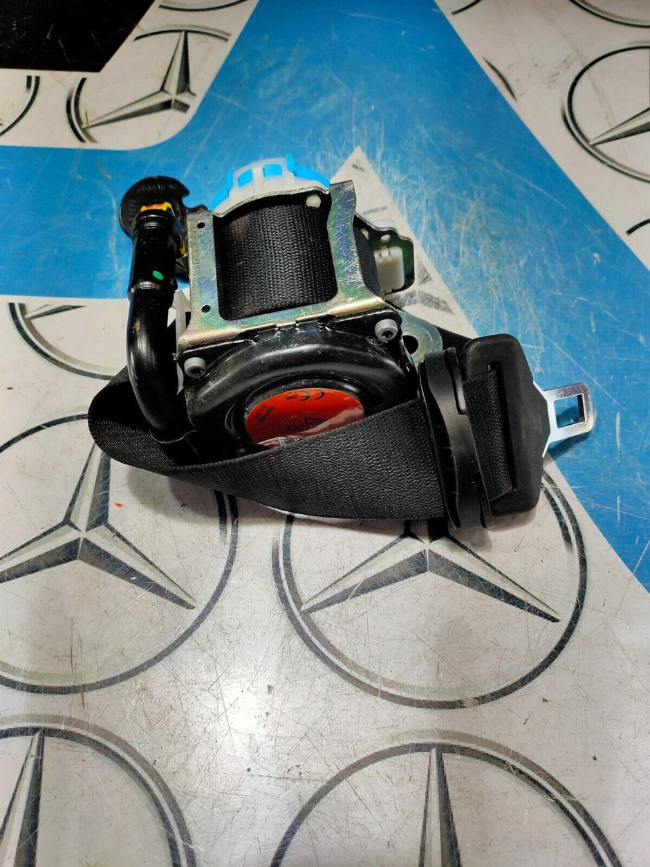 MERCEDES W117 REAR SEAT BELT PASSENGER LEFT NEARSIDE NSR A2468600000 2016-2019