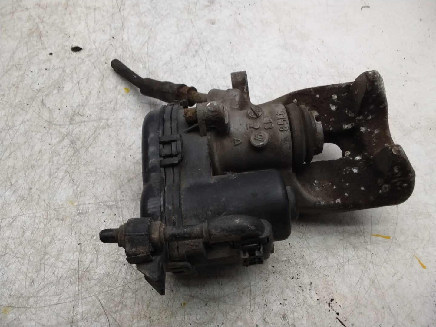 MERCEDES  B-CLASS W246 REAR RIGHT DRIVER SIDE BRAKE CALIPER A2464232298 FMR133