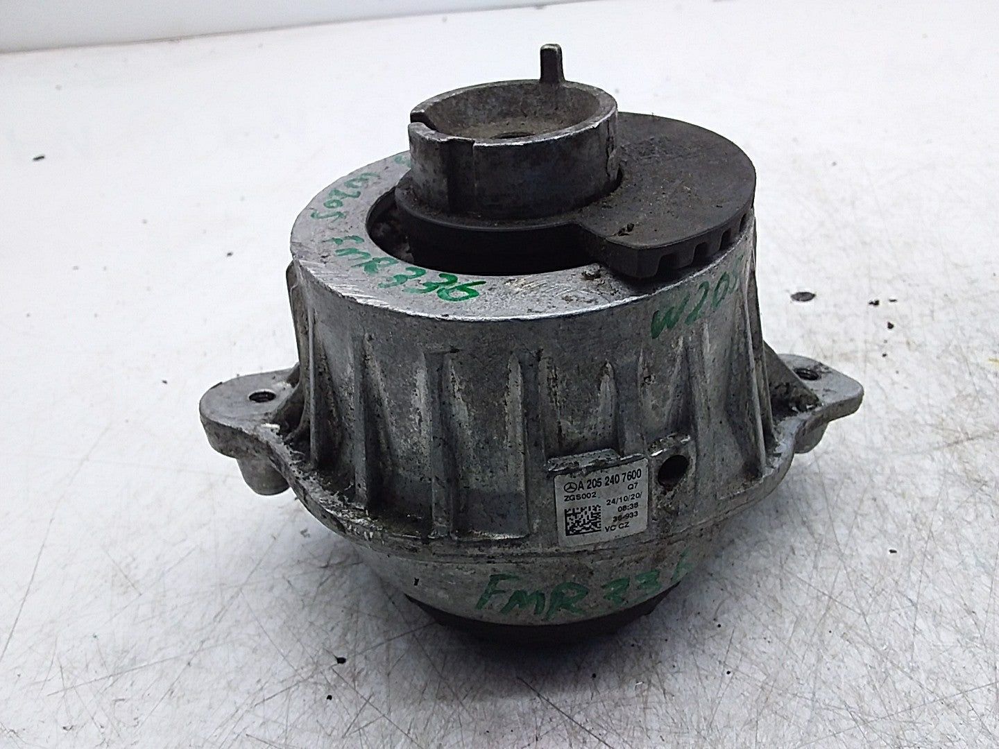 MERCEDES BENZ  C-CLASS W205  ENGINE MOUNT LEFT NS A2532407600 FMR336