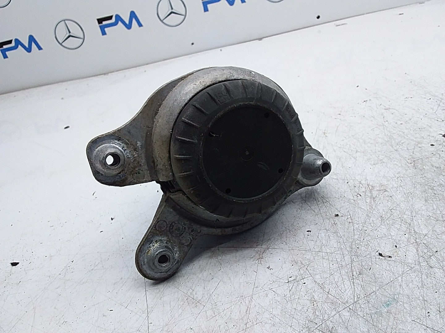 MERCEDES BENZ  C-CLASS W205  ENGINE MOUNT RIGHT OS A2052406717 FMR333