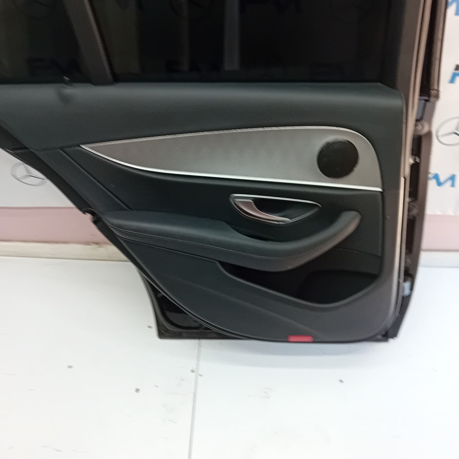MERCEDES BENZ E-CLASS  W213 PASSENGER SIDE REAR DOOR ( NEAR SIDE REAR ) FM05