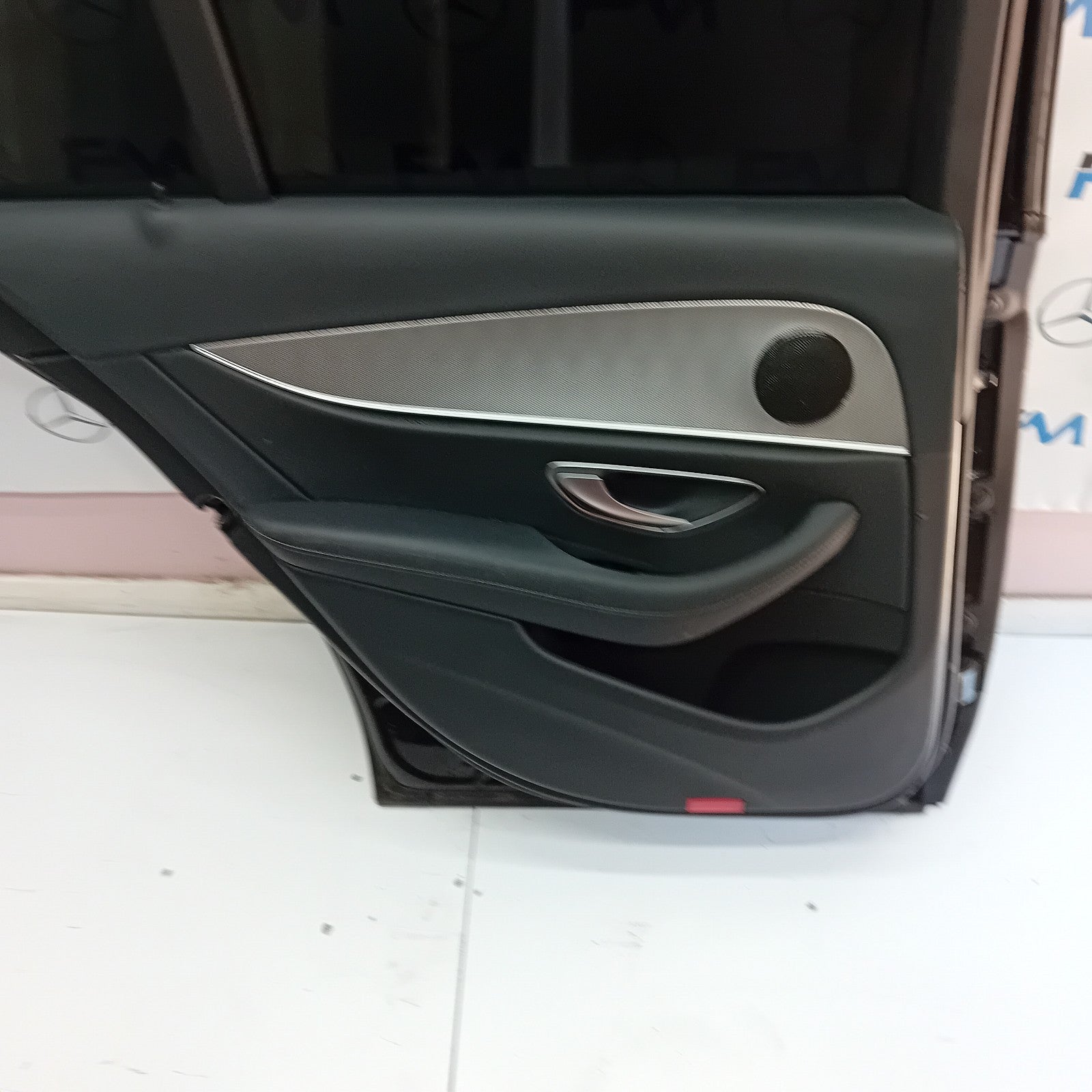 MERCEDES BENZ E-CLASS  W213 PASSENGER SIDE REAR DOOR ( NEAR SIDE REAR ) FM05