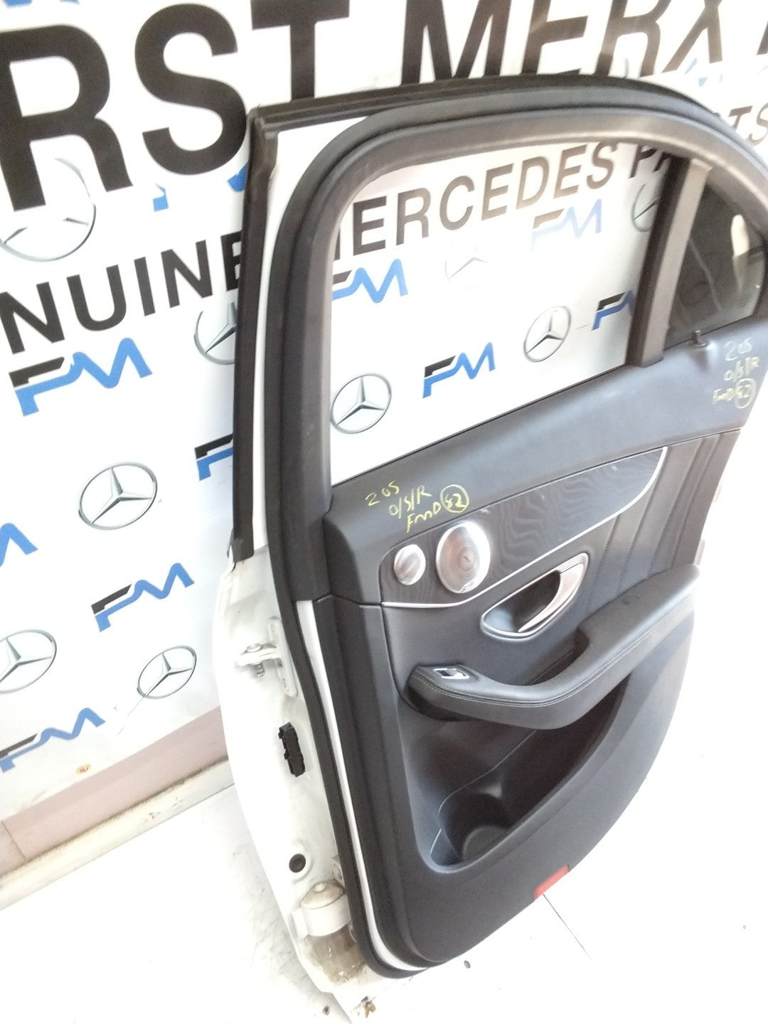 MERCEDES BENZ  C-CLASS W205 DRIVER SIDE REAR DOOR O/S/R COMPLETE WHITE FMD82
