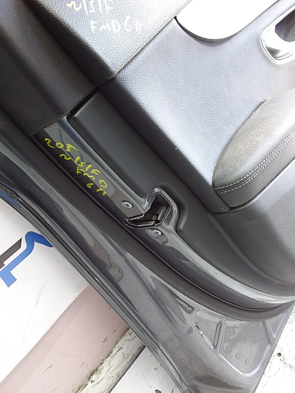 MERCEDES C-CLS W205  SLN PASSENGER FRONT DOOR NSF GREY 2014 ONWARDS  FMD611
