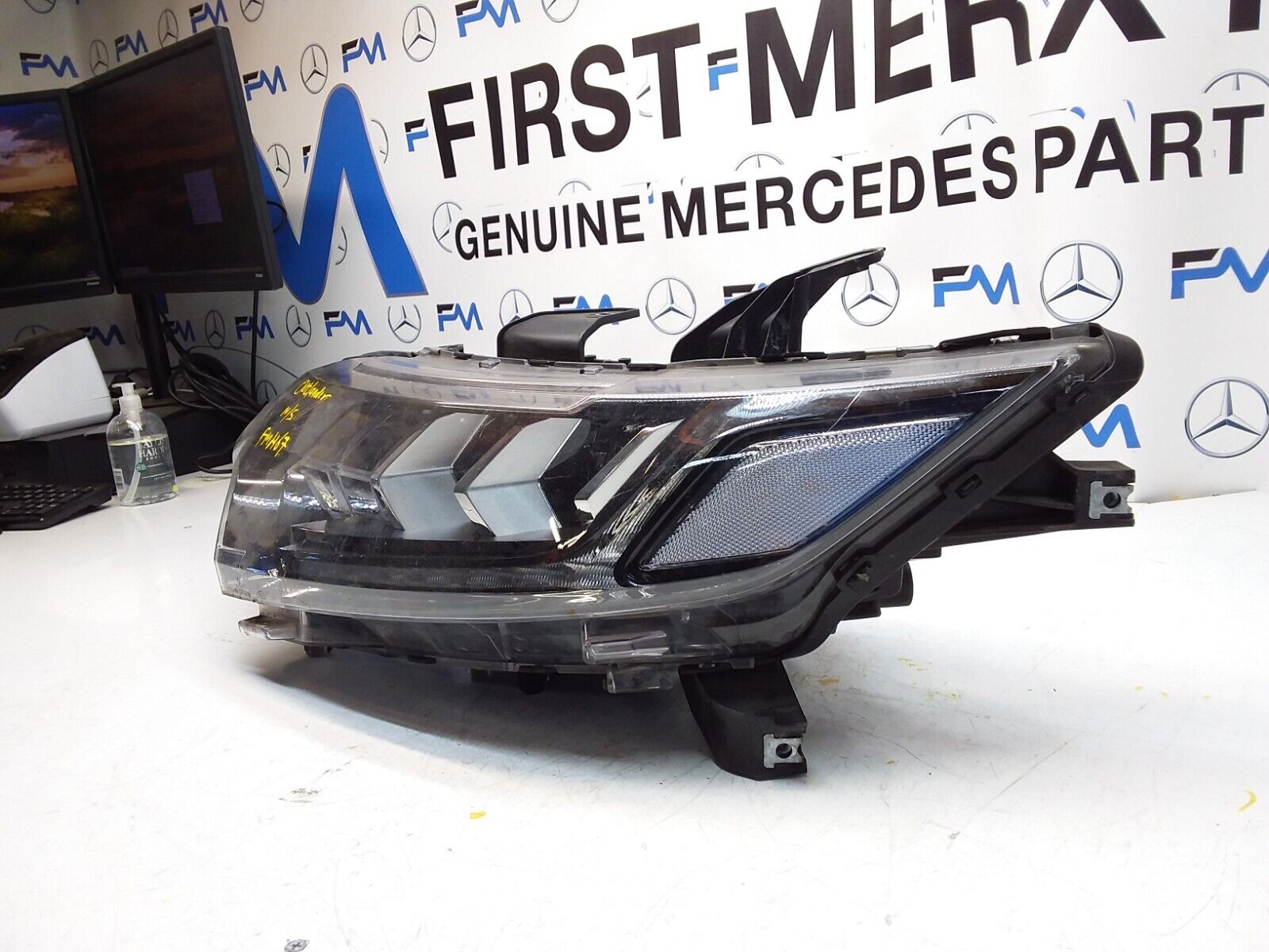 MITSUBISHI OUTLANDER MK3 2018 HEADLIGHT PASSENGER SIDE LEFT L009A Z80S FMH67