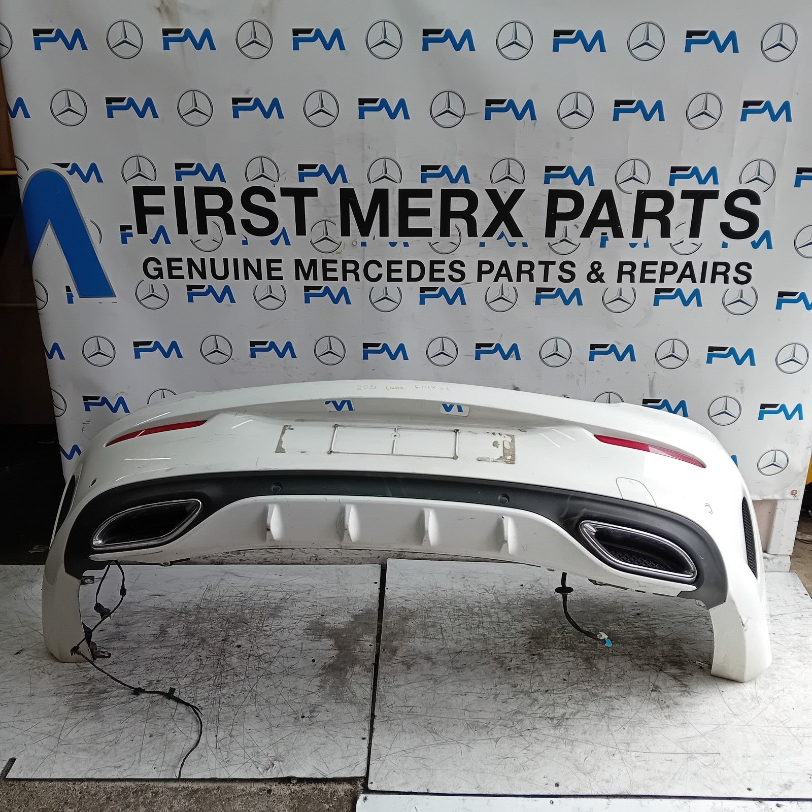 MERCEDES BENZ C-CLASS W205 COUPE REAR BUMPER 2015 WHITE COMPLETE FMX62