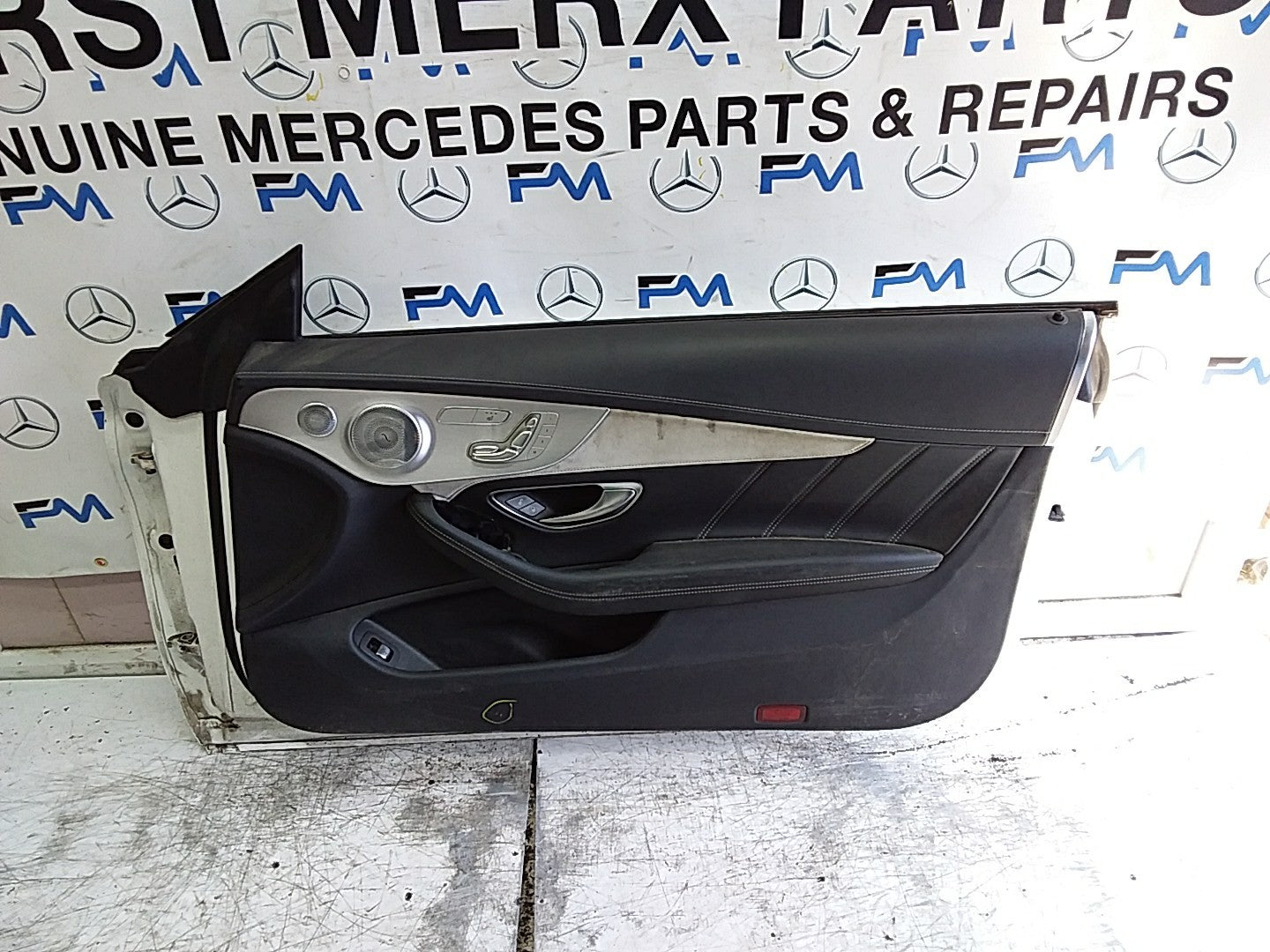MERCEDES C-CLS C205  PASSENGER FRONT DOOR OSF WHITE 2016 ONWARDS COMPLETE FMD614