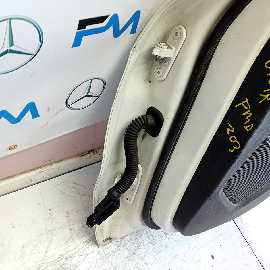 MERCEDES BENZ B-CLASS W246 DRIVER REAR DOOR OSR WHITE 2012-19  COMPLETE FMD203