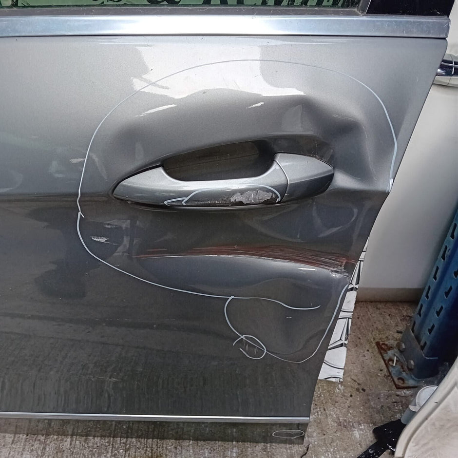 MERCEDES BENZ E-CLASS  W212  PASSENGER SIDE FRONT DOOR ( NEAR SIDE FRONT )