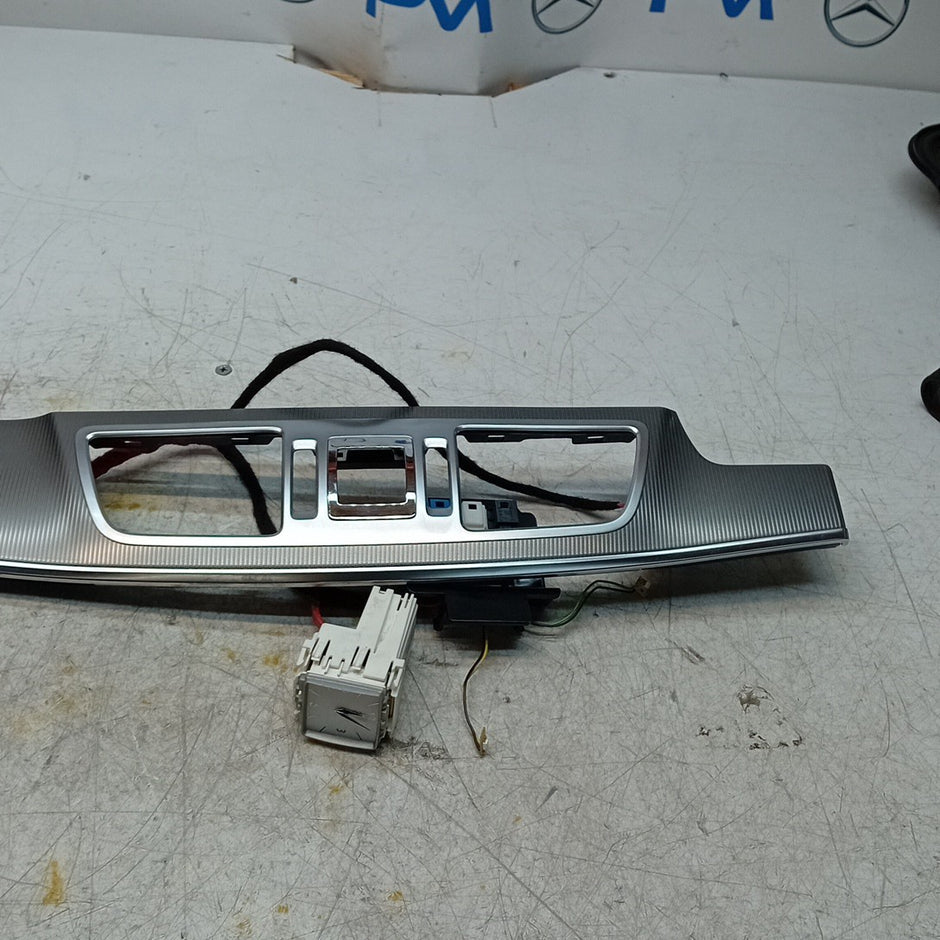 MERCEDES BENZ  E-CLASS W212 DASHBOARD  TRIM PANEL 2016 A212680XX93 FM001545