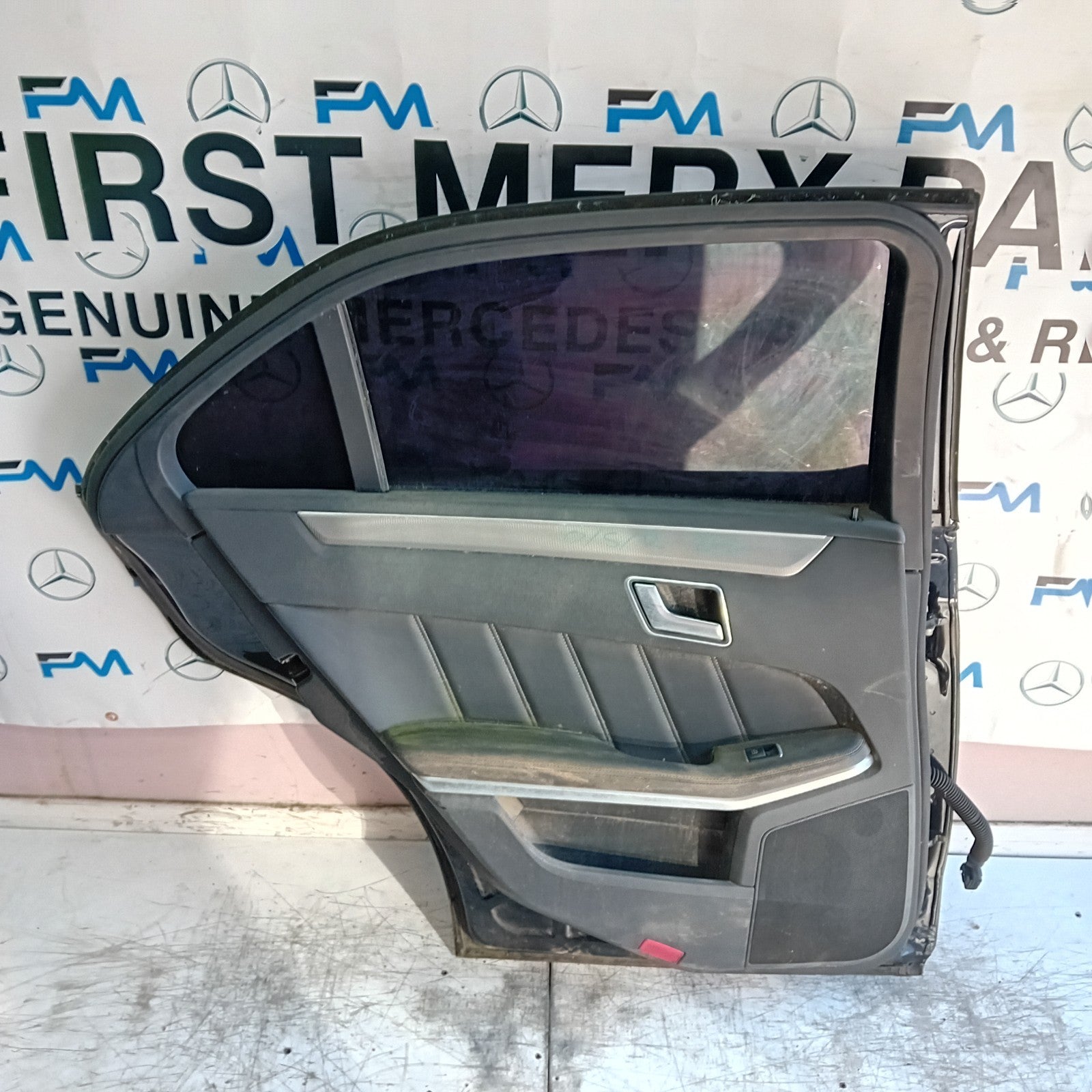 MERCEDES E-CLASS W212 SLN PASSENGER REAR DOOR NSR BLACK 2013 COMPLETE FMD480