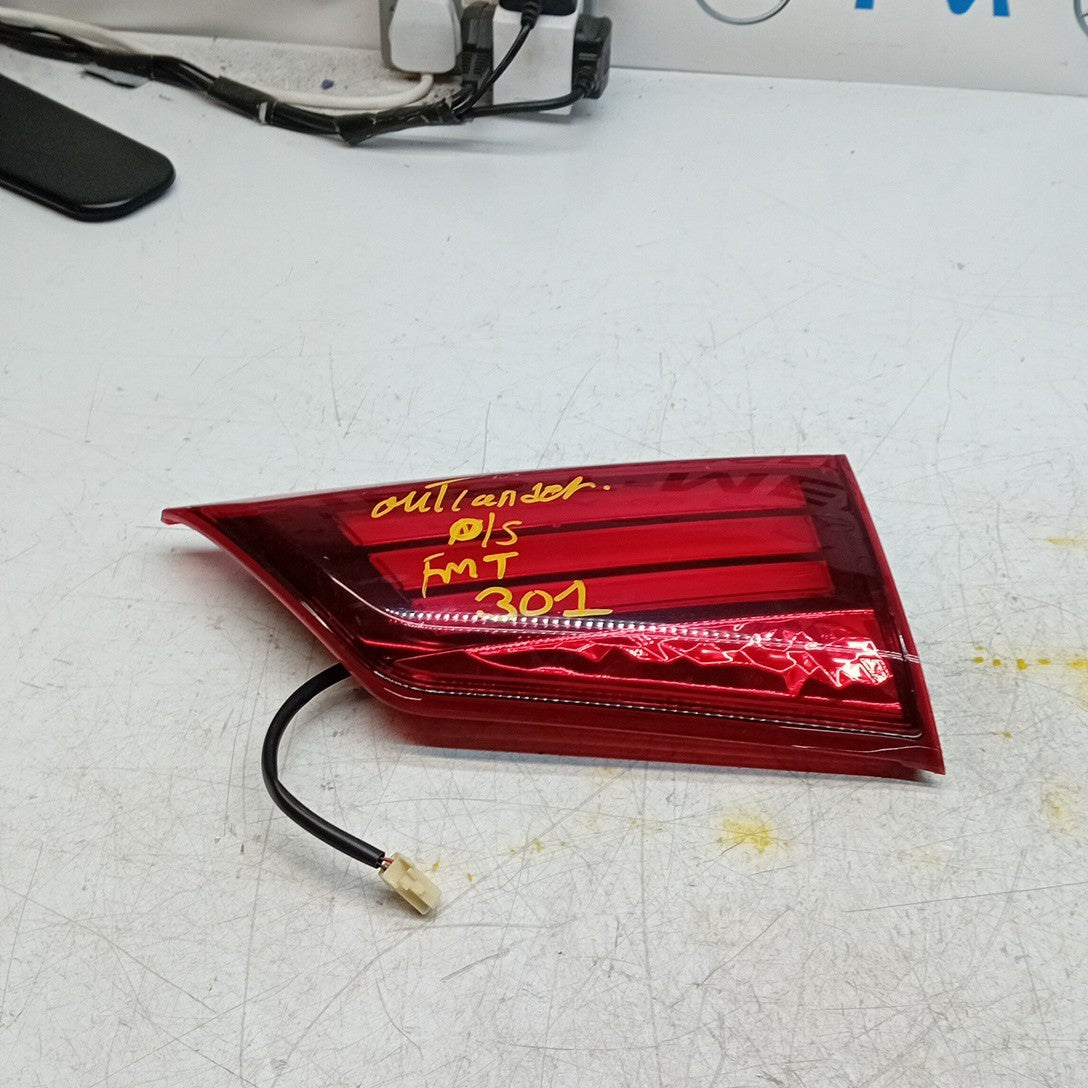 MITSUBISHI OUTLANDER MK3 DRIVER SIDE RIGHT REAR INNER TAIL LIGHT 2013 FMT301