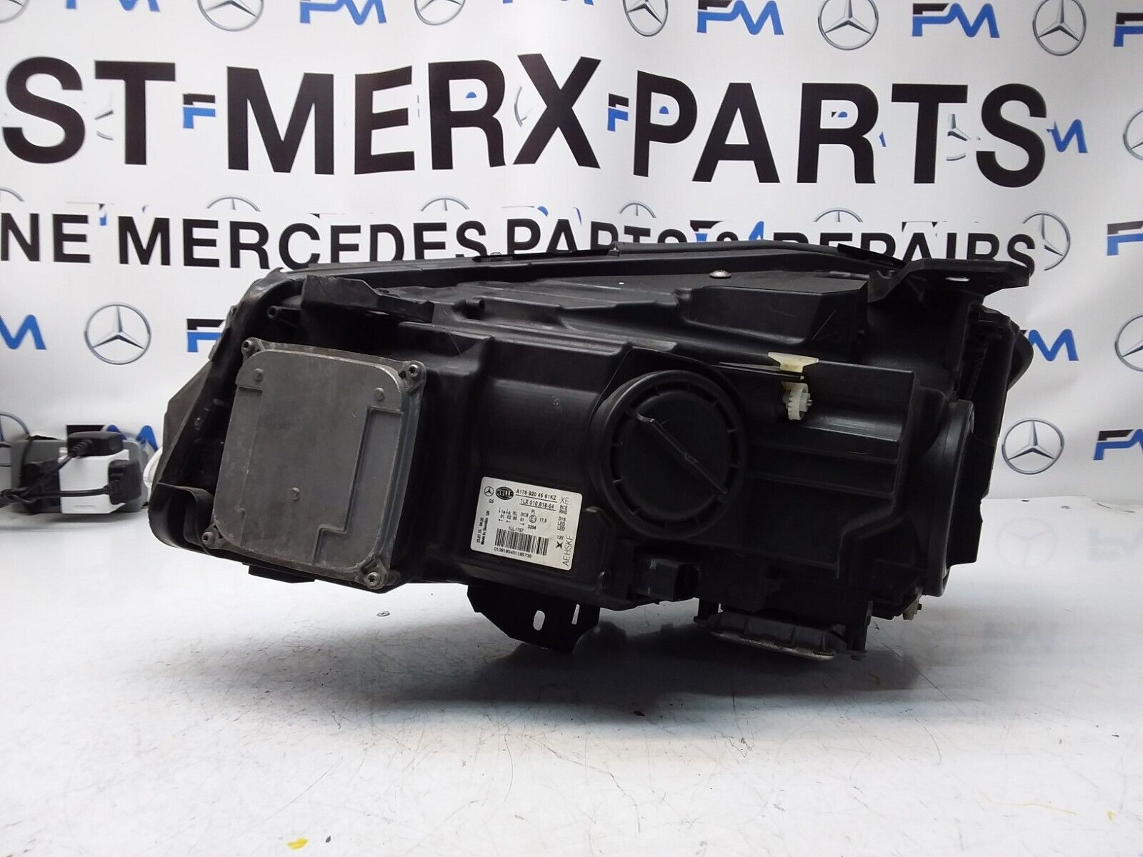 2015 MERCEDES A-CLASS W176 COMPLETE HEADLIGHT DRIVER SIDE OS A1768204561 FMH115