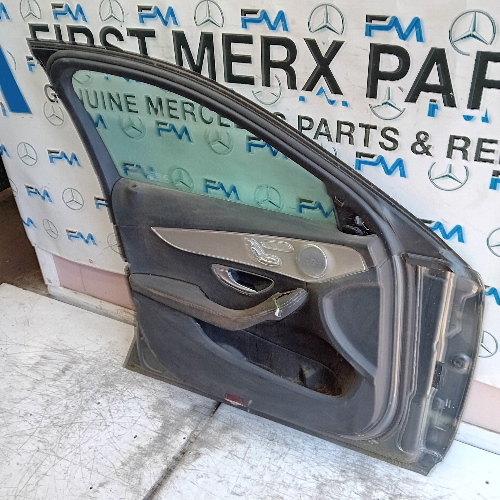 MERCEDES C-CLASS W205 SLN PASSENGER FRONT DOOR NSF GREY 2014 ON COMPLETE FMD470