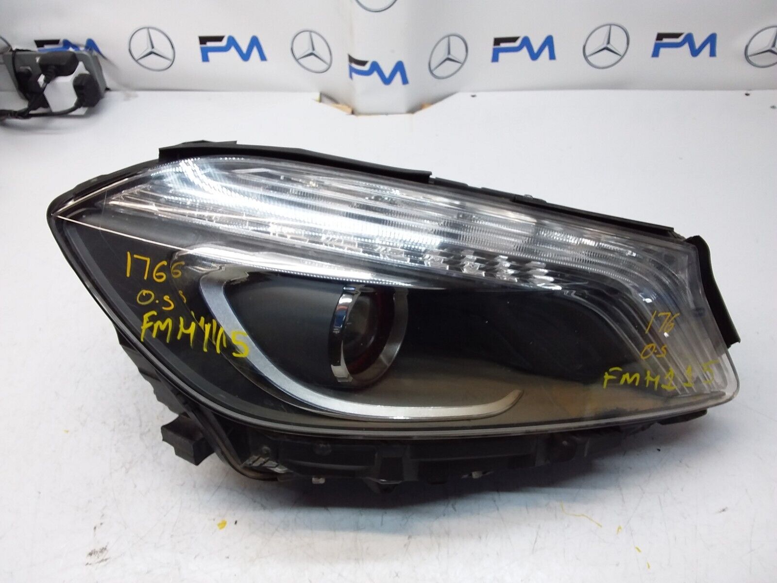 2015 MERCEDES A-CLASS W176 COMPLETE HEADLIGHT DRIVER SIDE OS A1768204561 FMH115