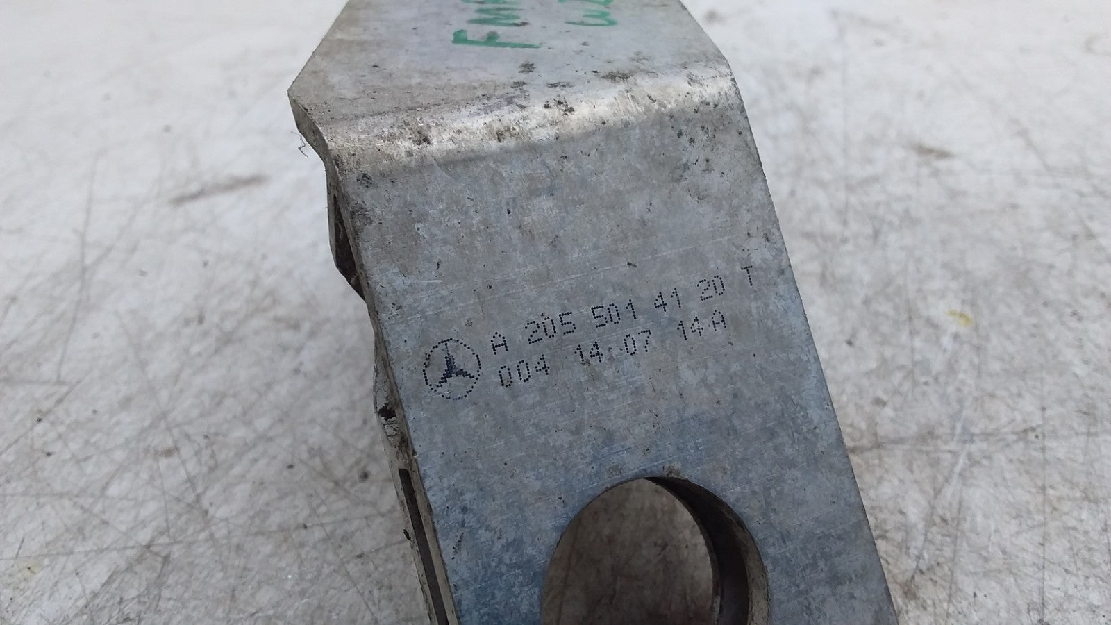 MERCEDES BENZ  C-CLASS  RADIATOR MOUNT BRACKET LEFT SIDE A2055014120  FMR399