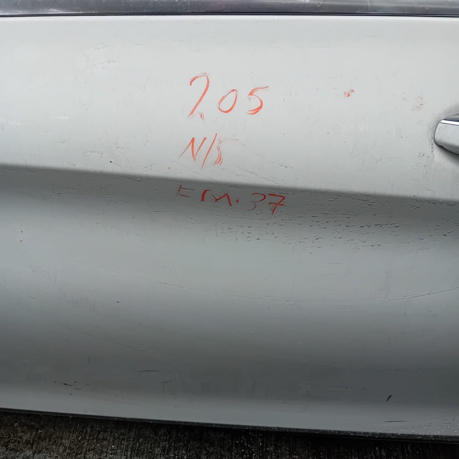 MERCEDES BENZ C-CLASS  W205  PASSENGER SIDE FRONT DOOR ( NEAR SIDE FRONT )